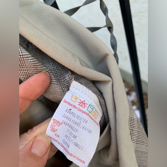 Two pairs of maternity pants. 3/4 length - Picture 6 of 7